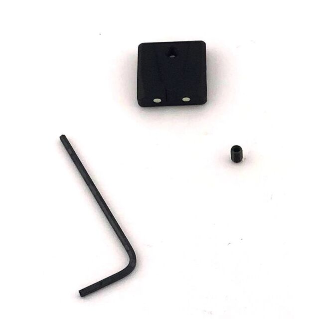 A compact, black square object featuring two white dots is set against a white background. Beside it, a black hex key and a small cylindrical component await assembly. These parts appear to belong to the CZUB Factory Rear Sight for the P-07/P-09 model.